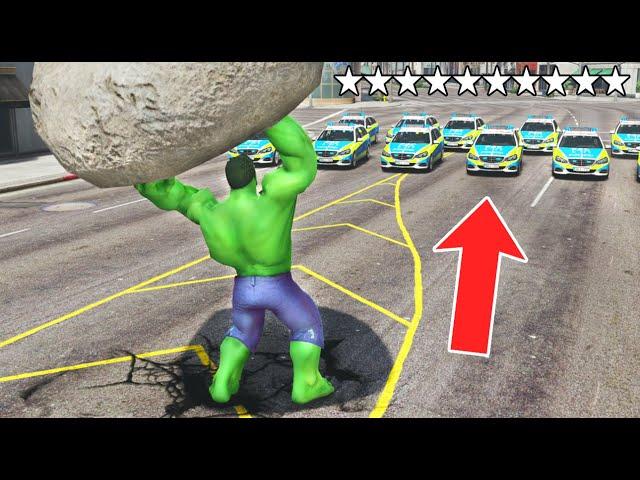 HULK vs 10 STERNE POLIZEI in GTA 5! ()