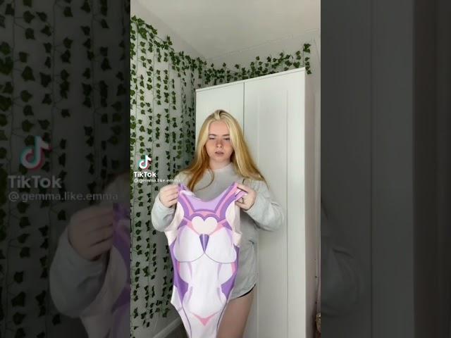 Busty girls does a sexy cosplay