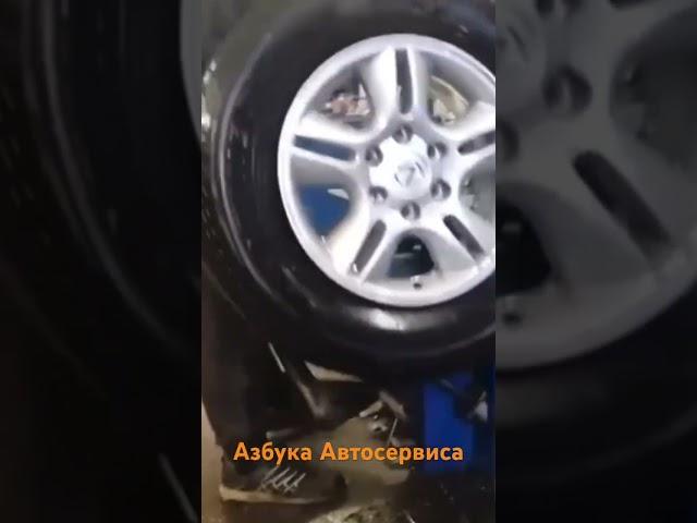 Когда шиномонтажник заботиться о себе! #автосервис #авто #шиномонтаж #подъёмник #рекомендации