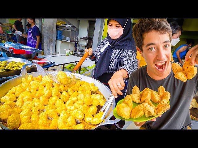 Indonesia Street Food - BANDUNG'S BEST STREET FOOD GUIDE!! Golden Tofu + Batagor in West Java!