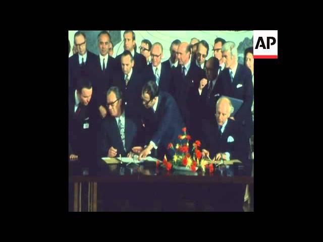 SYND 19 5 73  BREZHNEV AND BRANDT SIGN ECONOMIC PACT