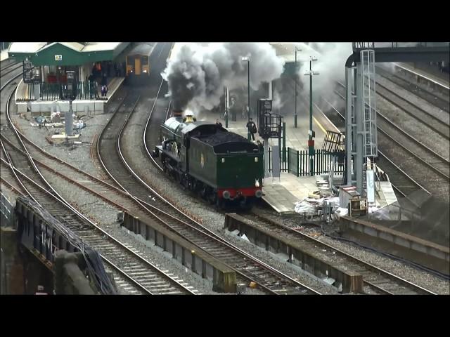 5043 Earl of Mount Edgcumbe storms into Cardiff Central before the wires!