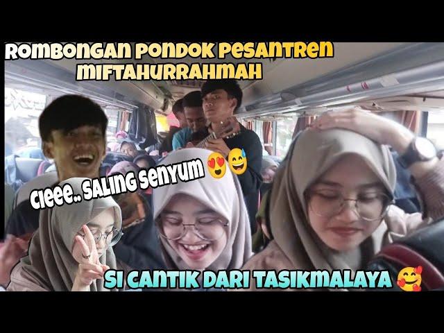 PENGAMEN ANYER// JILBAB CREAM TERSENYUM MALU DIGOMBALIN BANG ALVI 