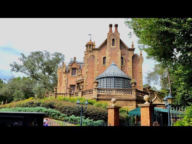 The Haunted Mansion at Magic Kingdom - FULL Ride Experience in 4K | Walt Disney World Florida 2021