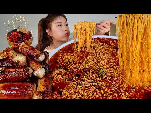 ASMR 간단하게 불닭짬뽕 대창 1kg 리얼먹방 :) 1kg of spicy ramen daechang MUKBANG