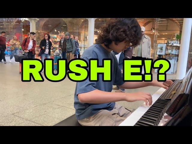 15 year old pianist plays RUSH E in public (the hardest piano song in the world)