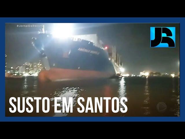 Navio quase provoca acidente ao sair do porto de Santos (SP)