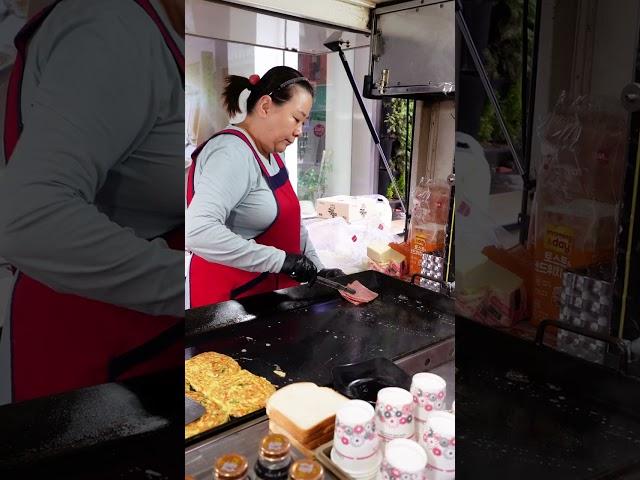 Street Toast Master who Only Sells for 3 Hours in the Morning? Myeongdong Toast - Korean street food