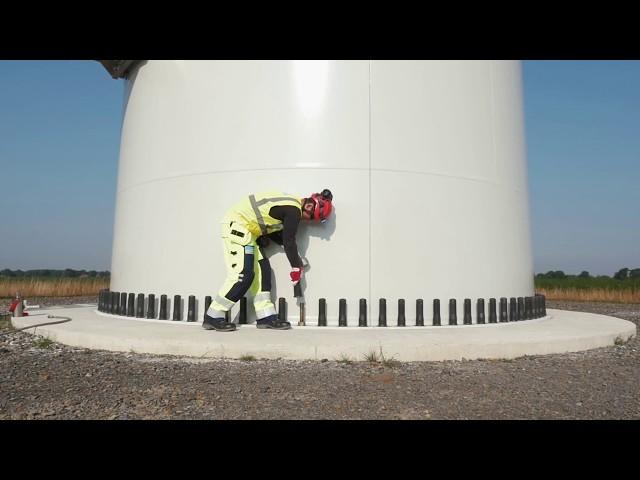 Watch How Technicians Service Wind Turbines