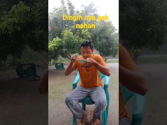 mandi hujan demi kamu#fypシ゚viral