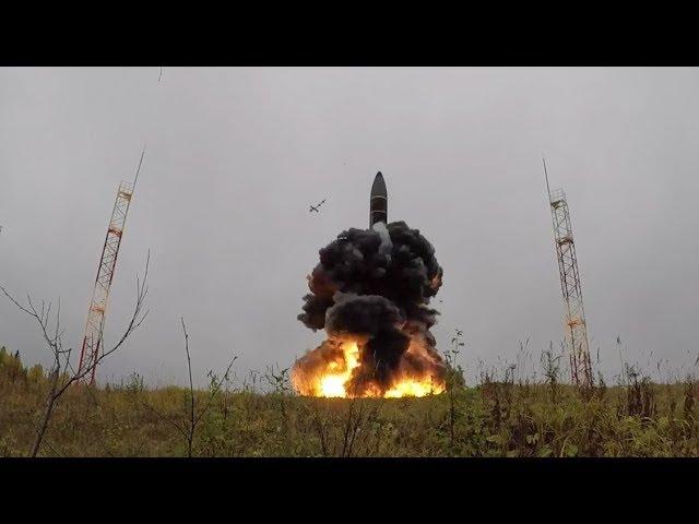 Испытательный пуск межконтинентальной баллистической ракеты «Тополь-М» на космодроме Плесецк