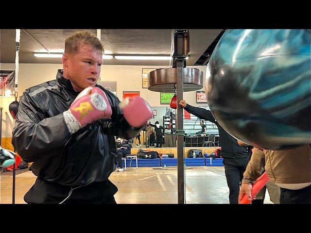 CANELO TRAINING FOR WILLIAM SCULL SMASHING THE HEAVY BAG WITH EDDY REYNOSO & JAIME MUNGUIA