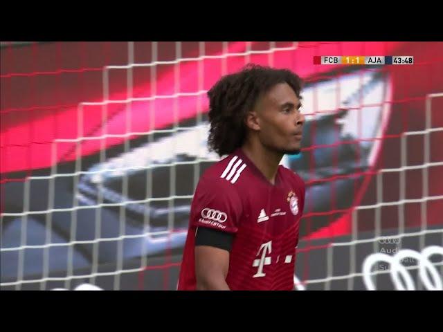 Joshua Zirkzee with an INCREDIBLE miss in Bayern Munich's pre-season friendly against Ajax