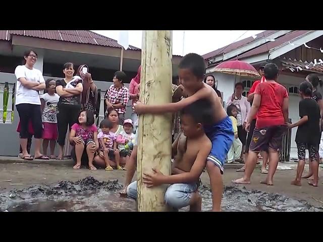 SERU......!!??  PANJAT PINANG PAKAI POHON PISANG