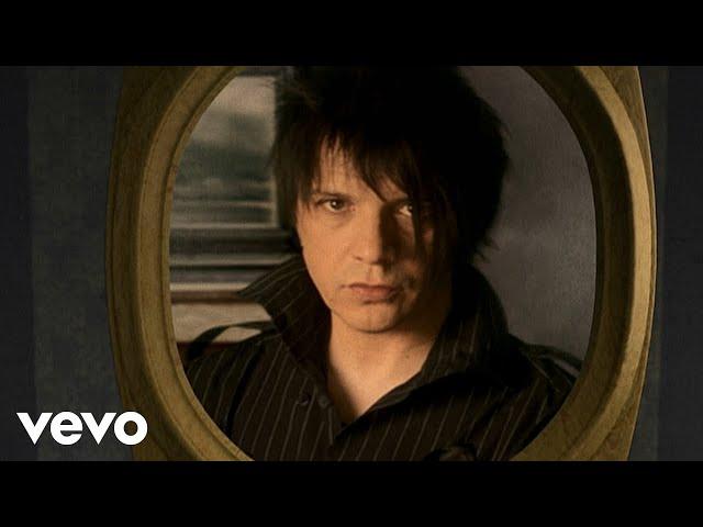 Indochine - Ladyboy (Clip officiel)