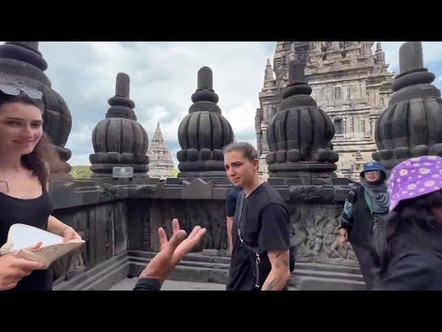 ADELARD MENGUNJUNGI CANDI PRAMBANAN DI KLATEN JATENG