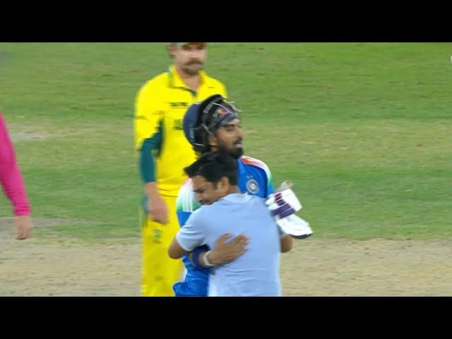 Indian fan cryingly enter on ground & gave hug to KL Rahul after Indian won match against Australia