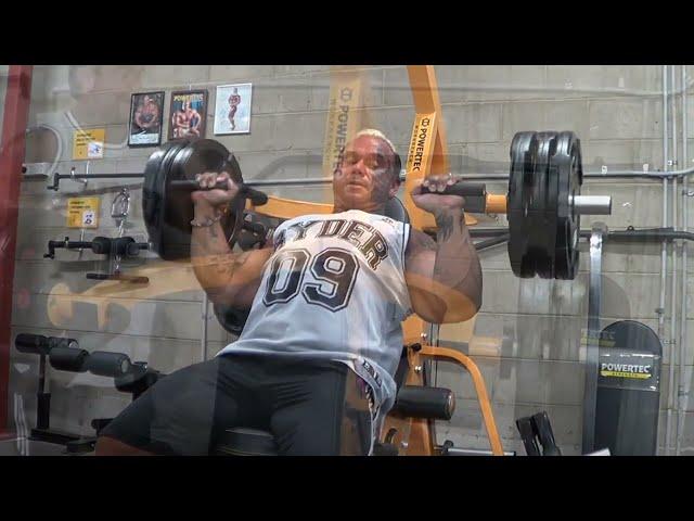 Lee Priest Trains Shoulders on WB-LS13 Powertec LeverGym