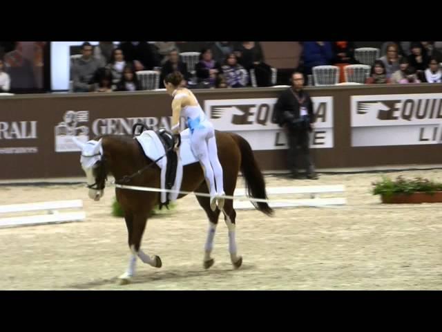 Anna Cavallaro - Voltige Finale Coupe du monde - Jumping international de Bordeaux 2012