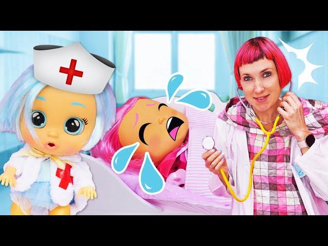 Маша Капуки Кануки лечит куклы! Пупсы Край Бебис в больнице! Игры в больничку и дочки матери