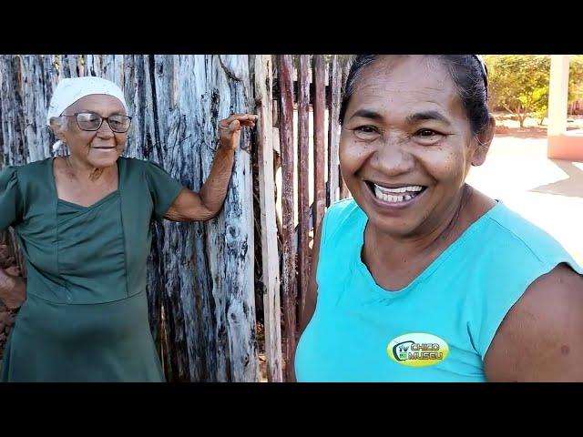 MARIA SORRIDENTE RECEBENDO AS VISITAS