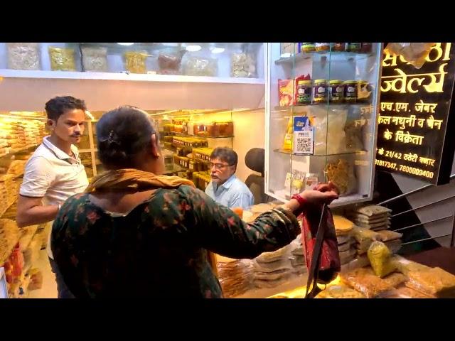 How does the Khau Gali (Thatheri Bazar) look in the evening - Varanasi Street Walk