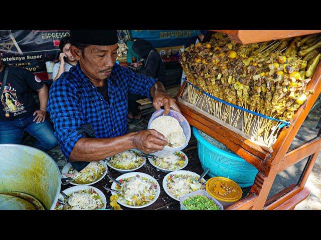 Gerobak belum datang sudah diserbu pembeli !! soto ayam uritan surabaya