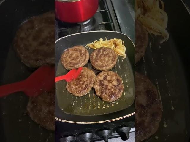 Delicious bachelor burger & chips for dinner ️