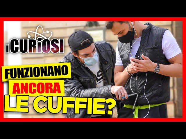 Funzionano Ancora le Cuffie? - I CURIOSI EP.2 - [Candid Camera] - theShow