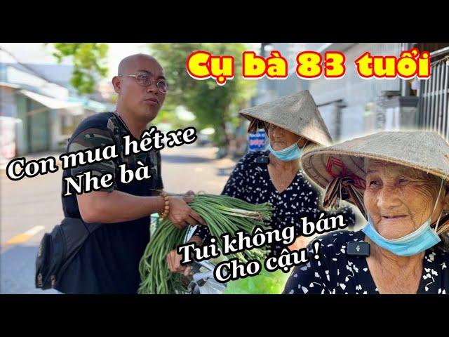 CAO ANH TRUNG VLOG đòi mua hết hàng trên xe BÀ CỤ 83 TUỔI và cái kết