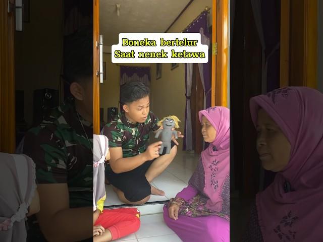 Boneka bertelur saat nenek ketawa #sulap #magic #sihir #shortvideo