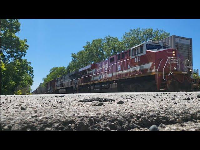 CSX M422 with Spirit of First Responders #911 Leading & New York Central #1853 Meets WB Intermodal