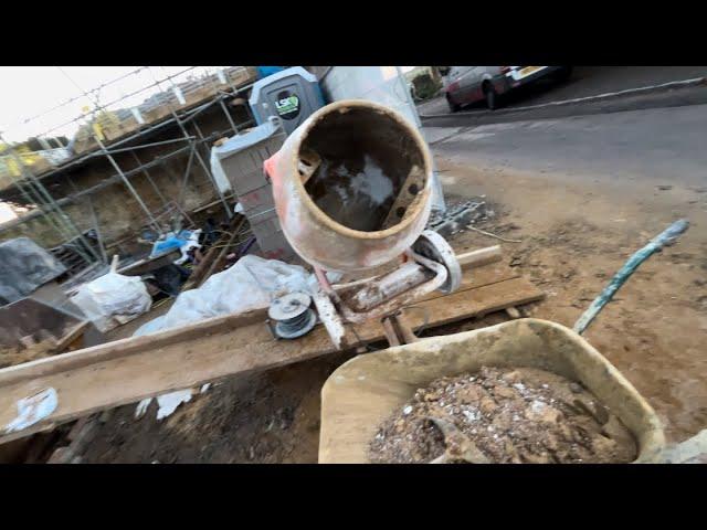 How to mix a lime mortar mix GONE WRONG  |The Skill Of Bricklaying