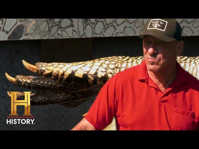 Swamp People: MINEFIELD of Hazards in Underwater Boneyard (Season 15)