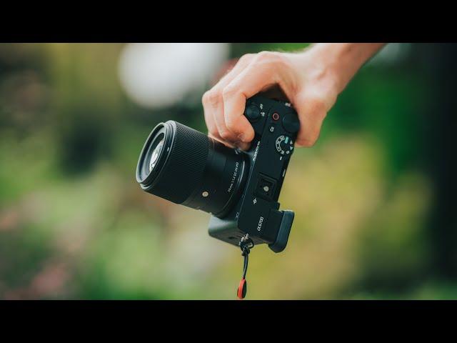 SIGMA 30mm F1.4 | The BEST Prime Lens for Street Photography [Sony A6400, A6700 and APS-C?!]