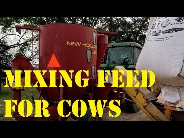 Quik Vid: Mixing Feed for Cattle with New Holland 353