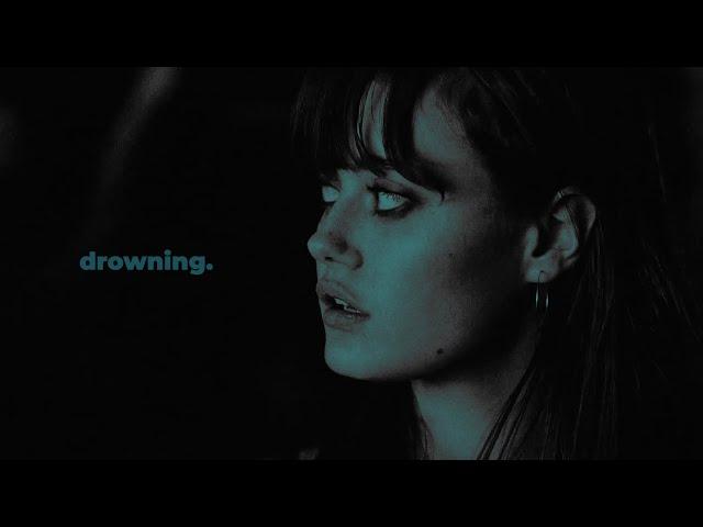 jackie & shauna | drowning [agegap!AU]