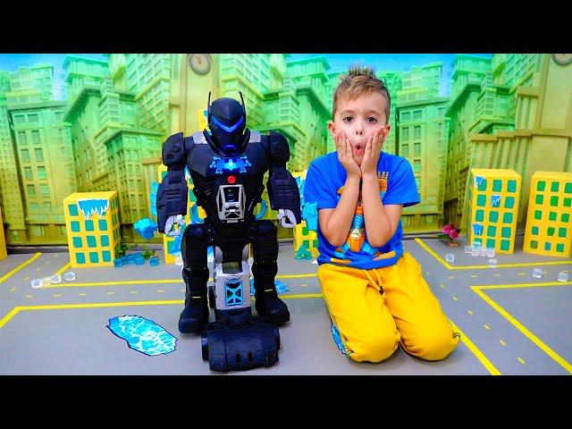 Влад и Никита играют с игрушкой Bat Tech BatBot и спасают город