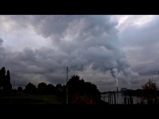 Timelapse: Cloud formations in Hamburg-Harburg, near power plant Moorburg