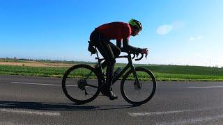 Jak wykręcić średnią prędkość ponad 30 km/h na rowerze szosowym