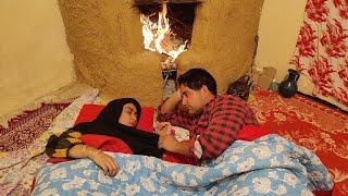 The romantic life of a young couple in the most remote village of Iran / Baking bread in the village