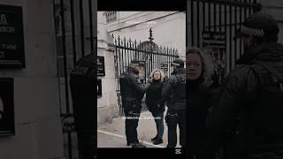 DIFFERENT PEOPLE IN KING GUARD #Ressacamental #kingsguard #kingshorse #horseguardsparade #tourist