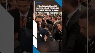 NYARIS TERJATUH! Momen Tangan Prabowo Ditarik Mahasiswa di Mesir yang Ingin Salaman