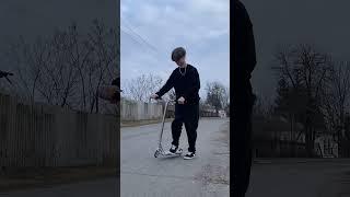 Как делать два випа флет на трюковом самокате? #samokat #scootering #tricks #самокаттрюки #music