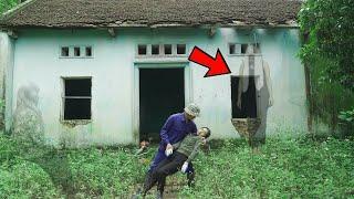 A Dark Shadow Appears While We Clean Up This Scary Abandoned House - Clean Up & Mowing | Clean Up 94