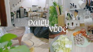 Daily vlogKegiatan ibu rumah tangga sat set menyiapkan sahur masak sederhana, bersih bersih rumah