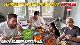 PERTAMA KALI BULE INI COBA MASAKAN INDONESIA | GAK KEHITUNG BERAPA KALI NAMBAH!!!