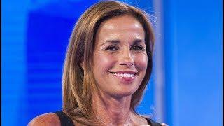   Cristina Parodi atomica in bikini: seno bellissimo, ma spunta un dettaglio