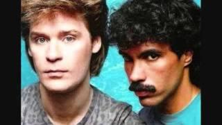 Daryl Hall & John Oates   Maneater