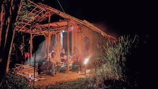 Tidak Ada Penerangan Listrik, Hanya Obor. Suasana Malam Di Desa Sembari Makan Nasi Liwet Di Talegong